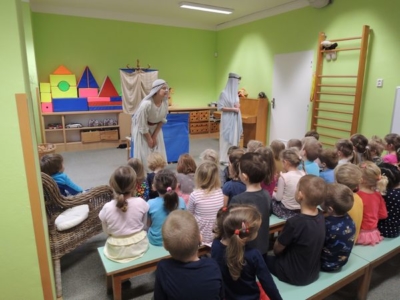 Divadelní představení: Nám nám narodil se ...