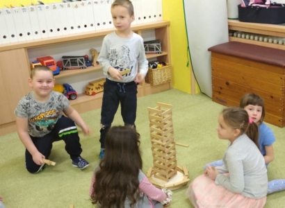 Ohniště dvanácti měsíčků ve třídě Zajíčků