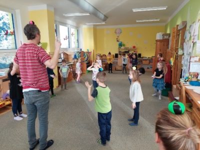 Žonglérská dílnička ve třídě Žabiček